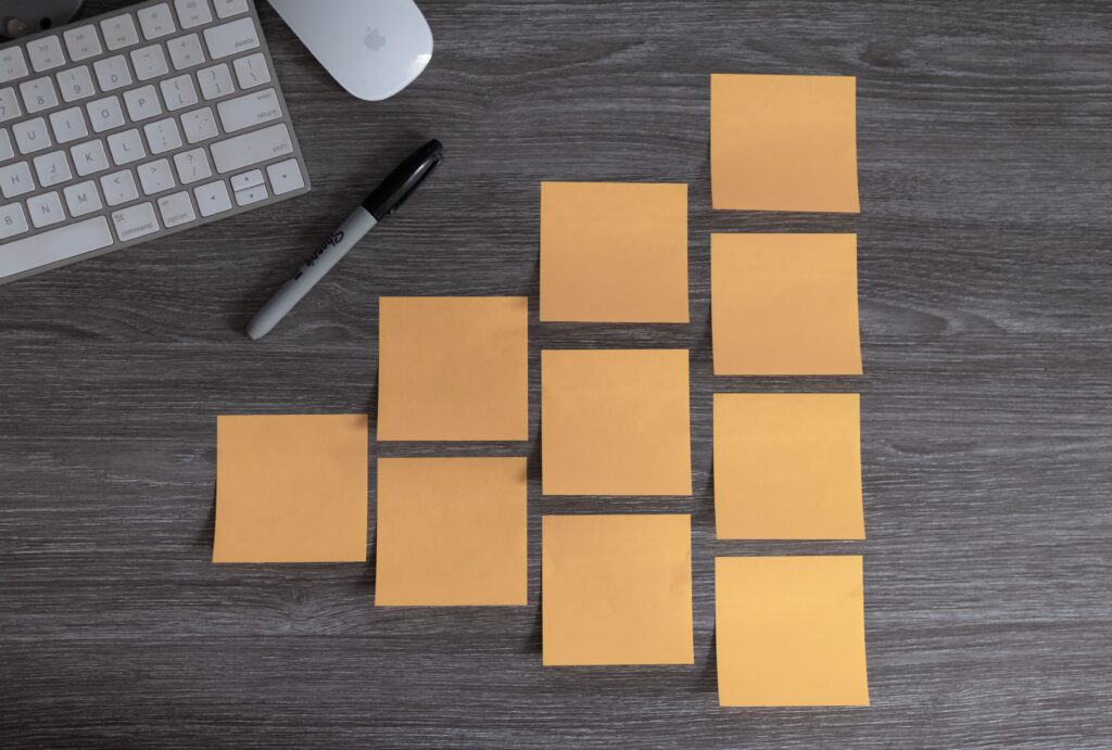 Post-it et ordinateur